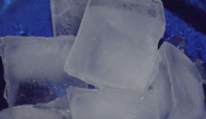 Zmrzlé kostky ledu